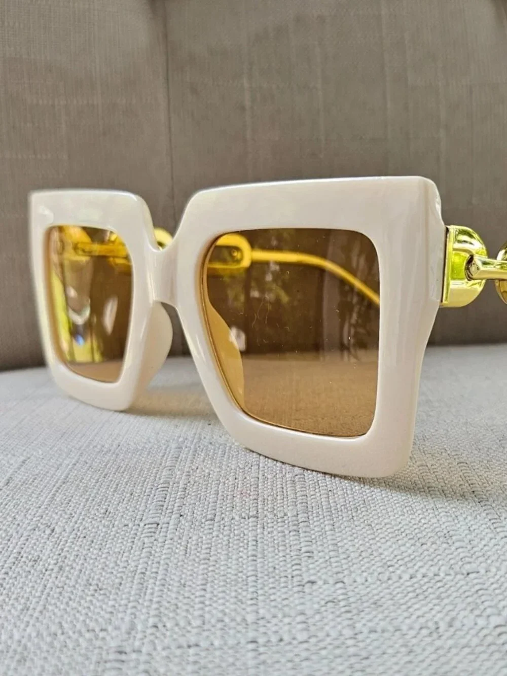Fashion Women Sunglasses Big Face Gold Tone Temple Eyewear Beige Frame Shades